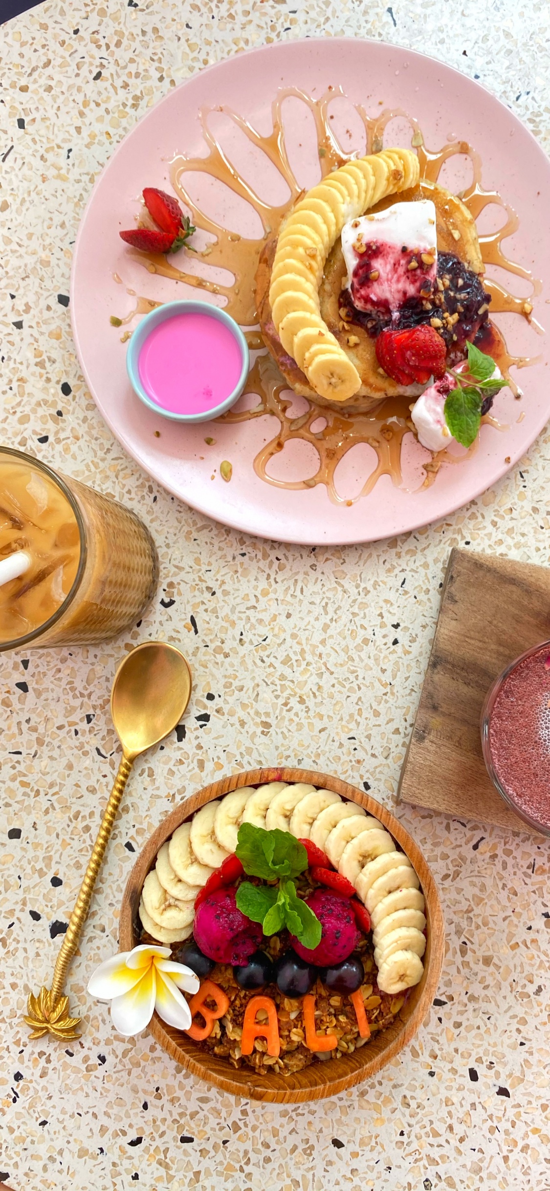 Обои бали, блюда, завтрак, вегетарианская кухня, поздний завтрак в разрешении 1125x2436