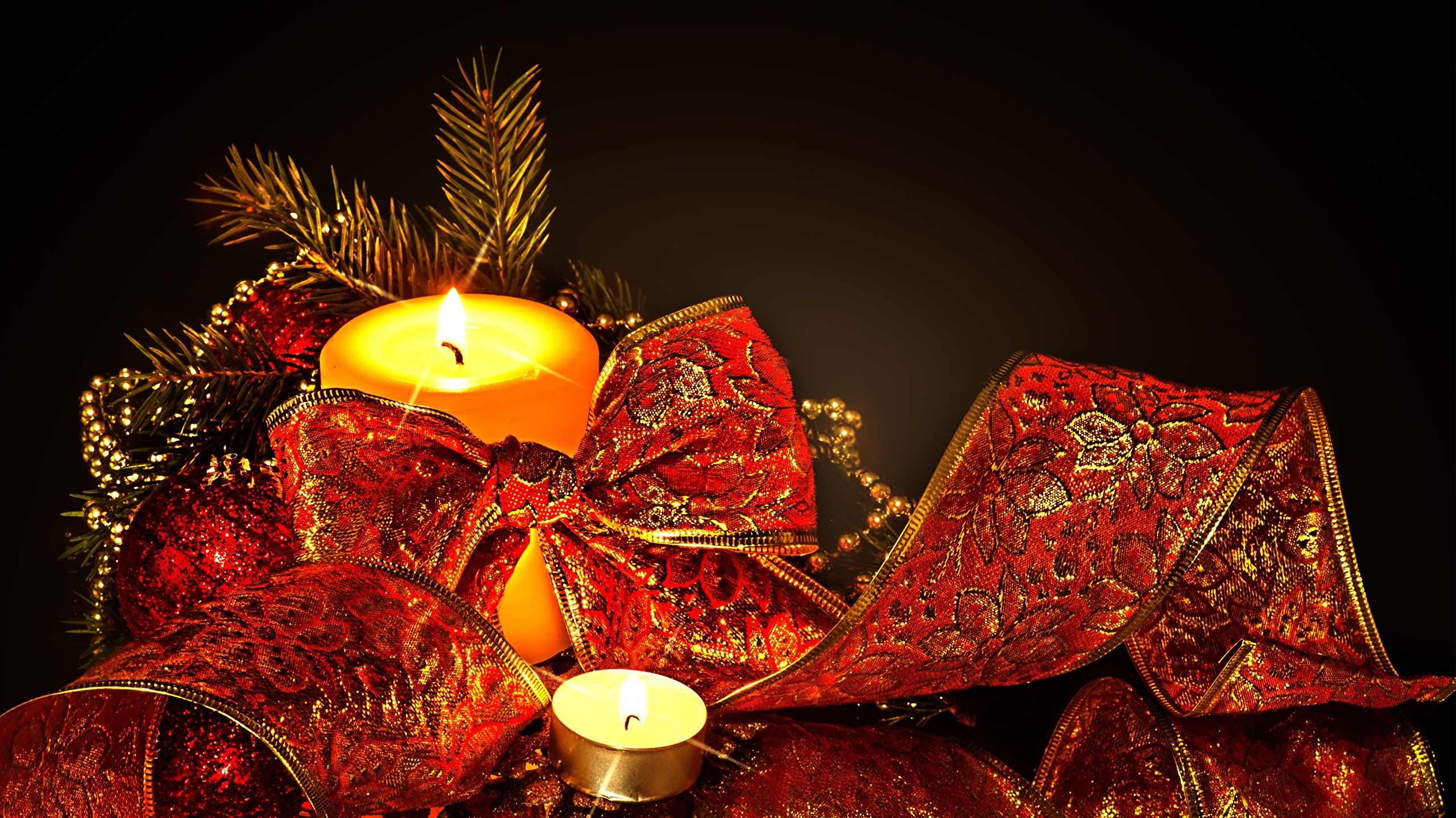 Обои Новый год, натюрморт, освещение, Рождественские украшения, рождественский орнамент в разрешении 2560x1440