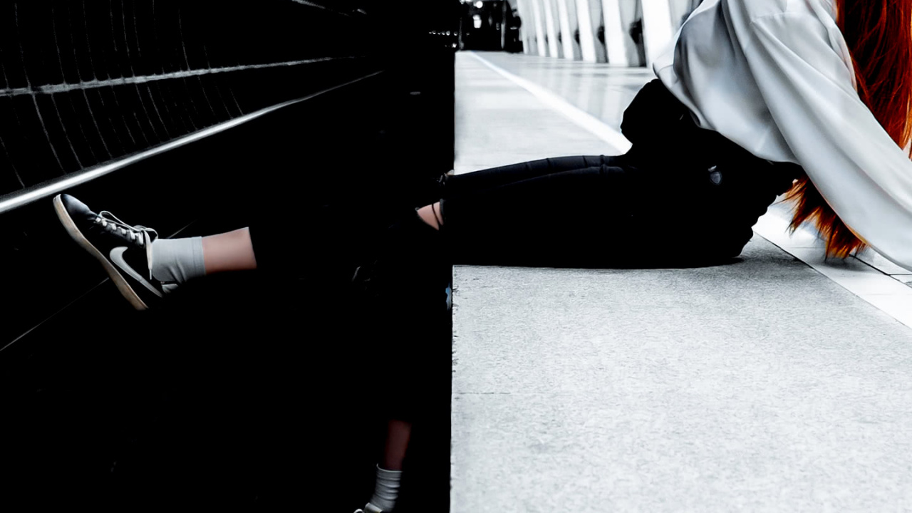 Обои подпевать с участием Мано Цоци, арт, графика, полутона и оттенки, кеды в разрешении 1280x720