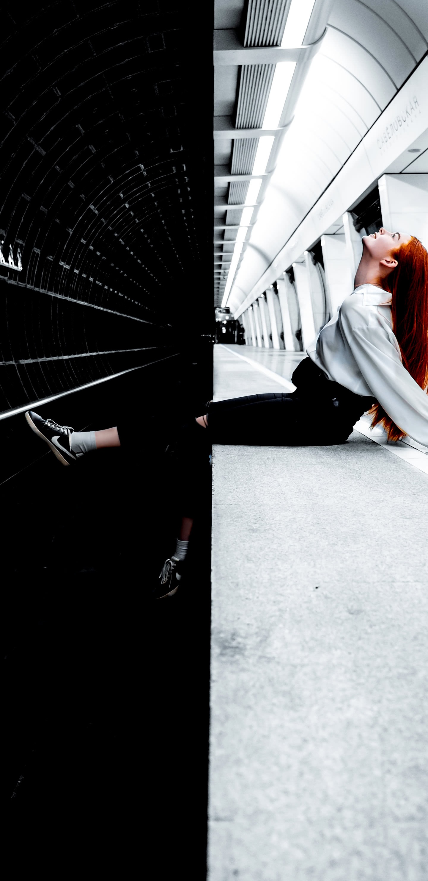 Обои подпевать с участием Мано Цоци, арт, графика, полутона и оттенки, кеды в разрешении 1440x2960