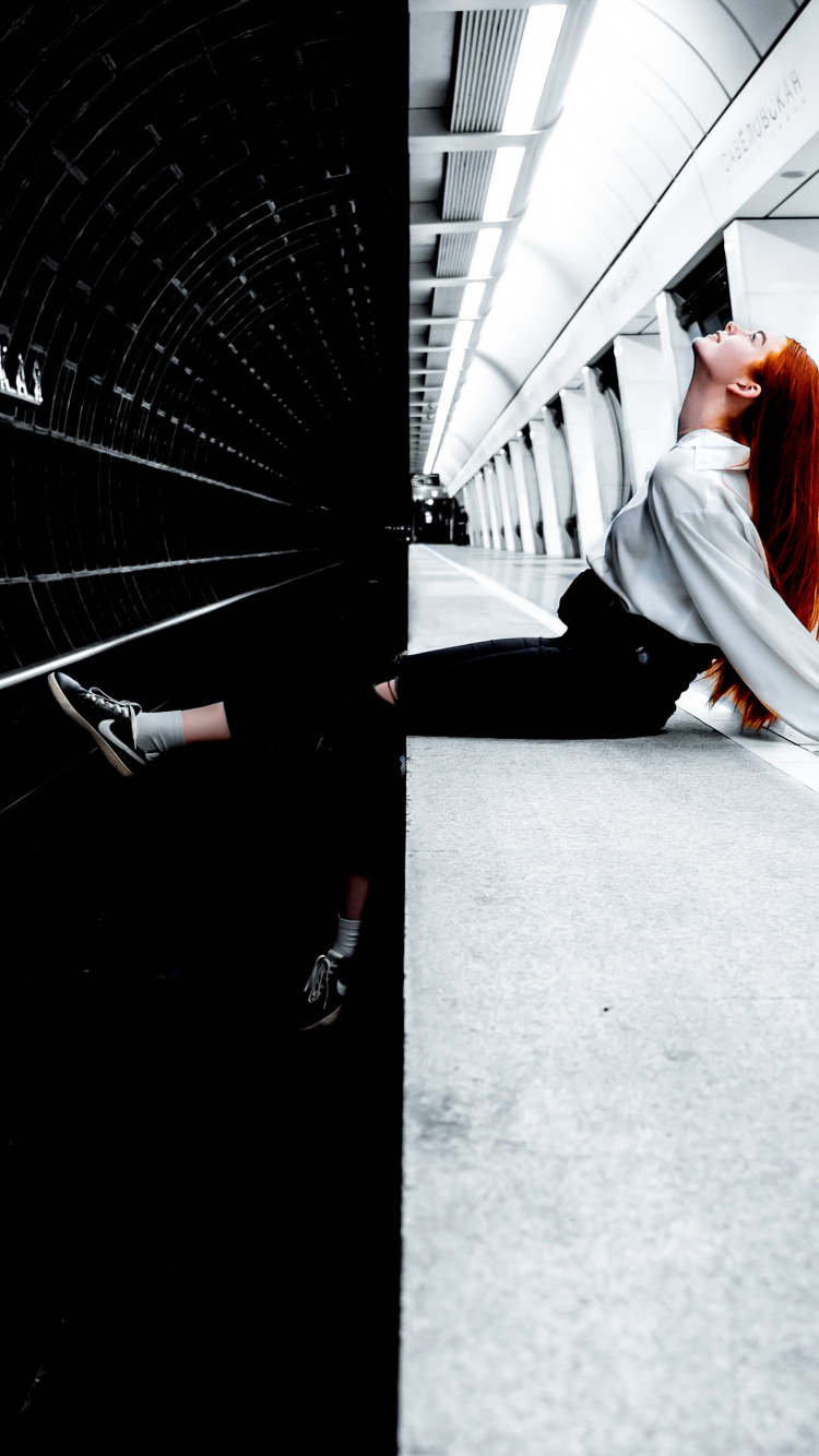 Обои подпевать с участием Мано Цоци, арт, графика, полутона и оттенки, кеды в разрешении 750x1334