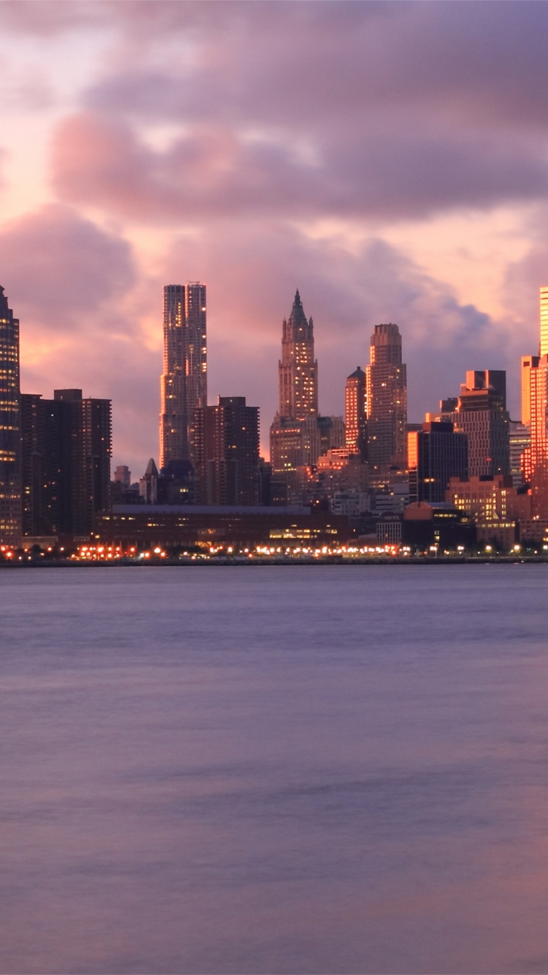 Обои небоскреб, город, городской пейзаж, городской район, отражение в разрешении 1080x1920