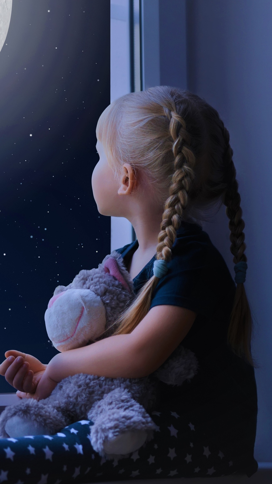 Обои прическа, лазурный, окно, пурпур, жест в разрешении 1080x1920