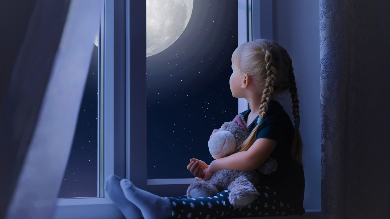 Обои прическа, лазурный, окно, пурпур, жест в разрешении 1366x768