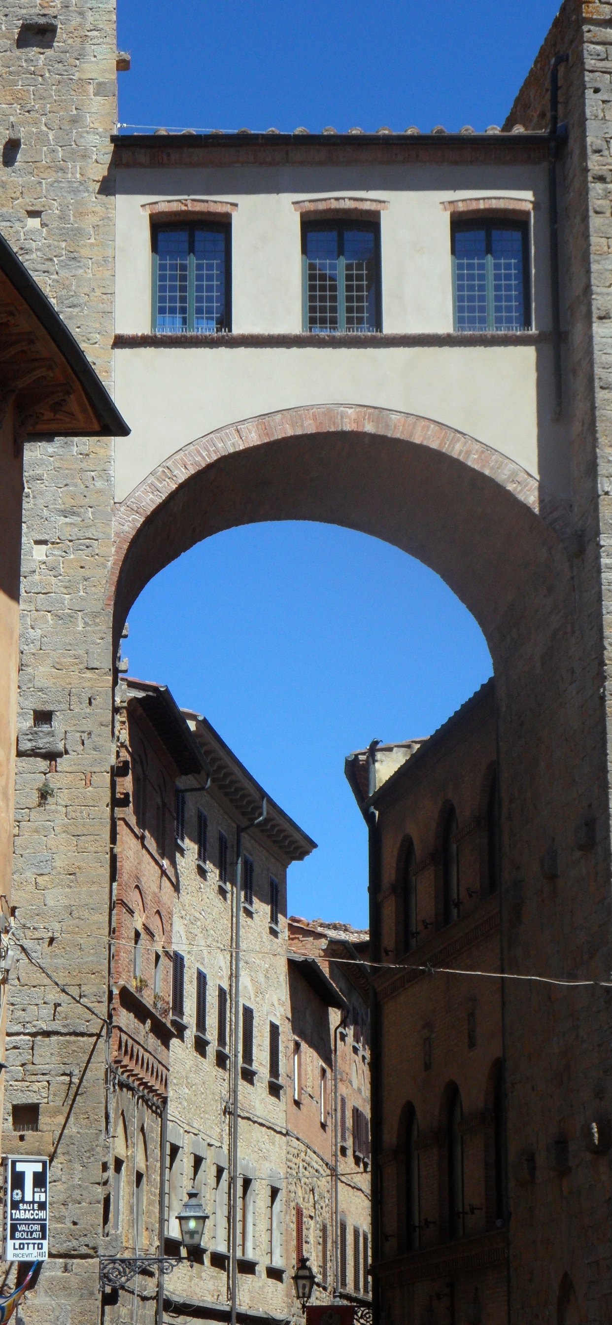 Обои средневековая архитектура, арка, городок, здание, стена в разрешении 1242x2688