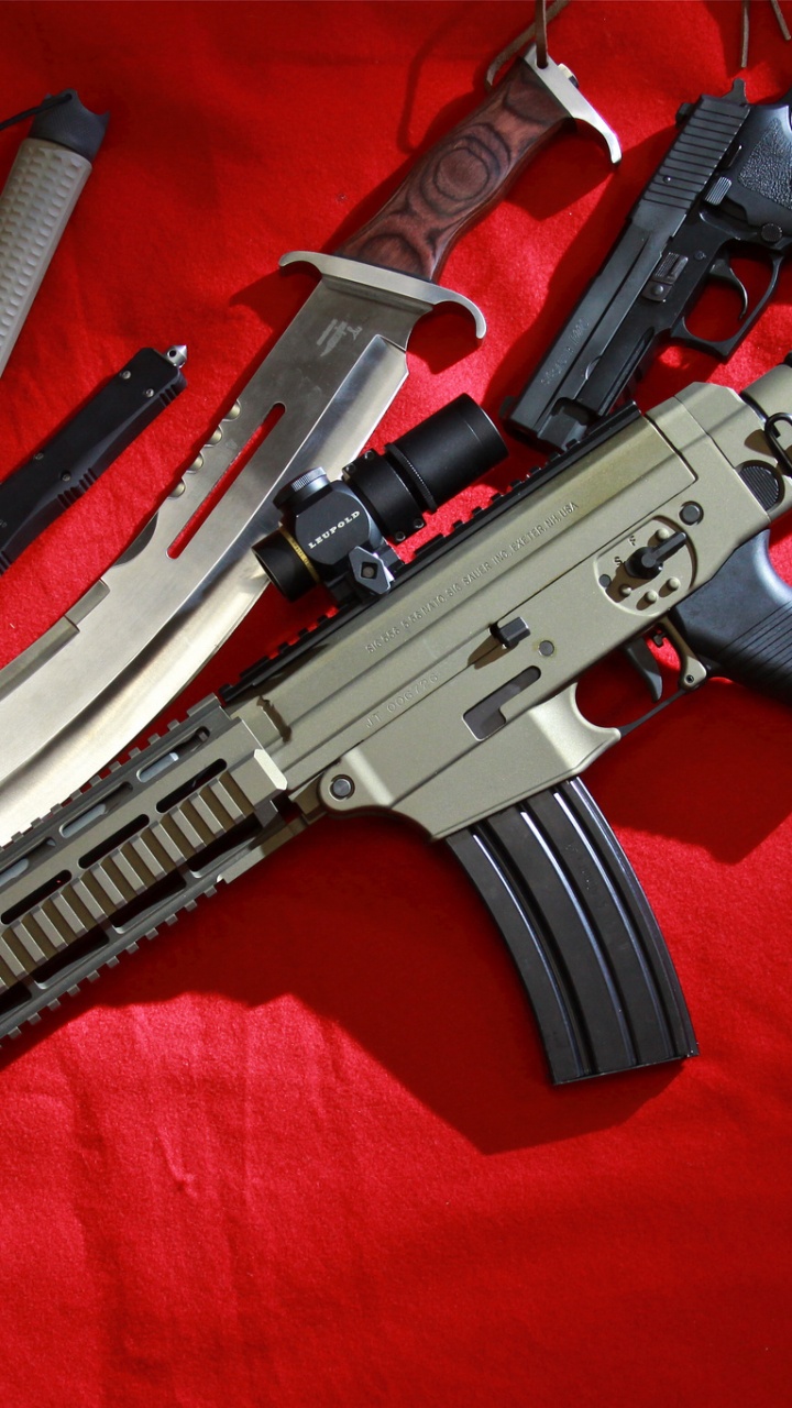 Обои орудие, огнестрельное оружие, винтовка, штурмовая винтовка, триггер в разрешении 720x1280