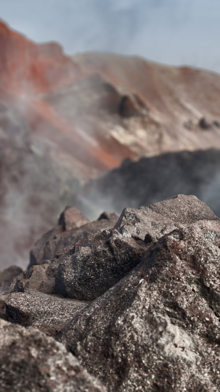 Обои вулканы камчатки, Камчатский полуостров, вулкан, гора, рок в разрешении 750x1334