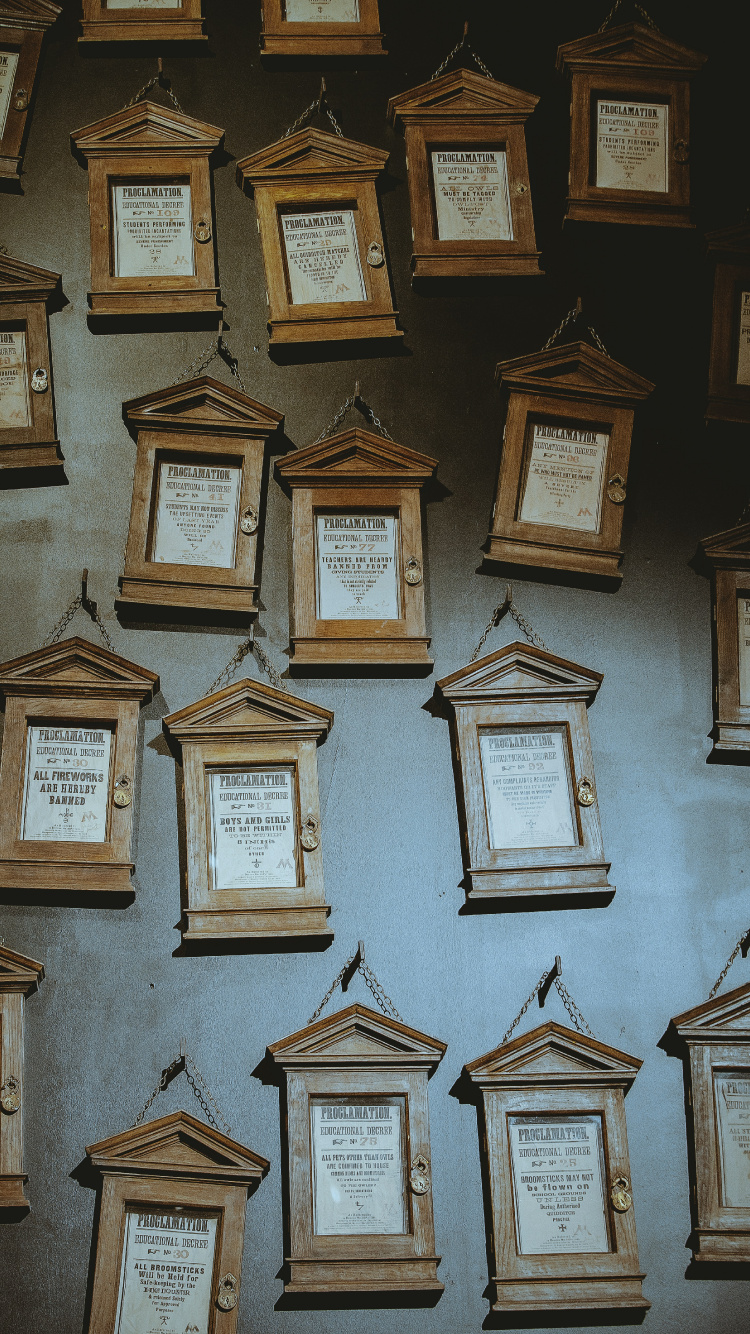 Обои Гарри Поттер, Хогвартс, стена, лондон тур по студии warner bros, Профессор Альбус Дамблдор в разрешении 750x1334