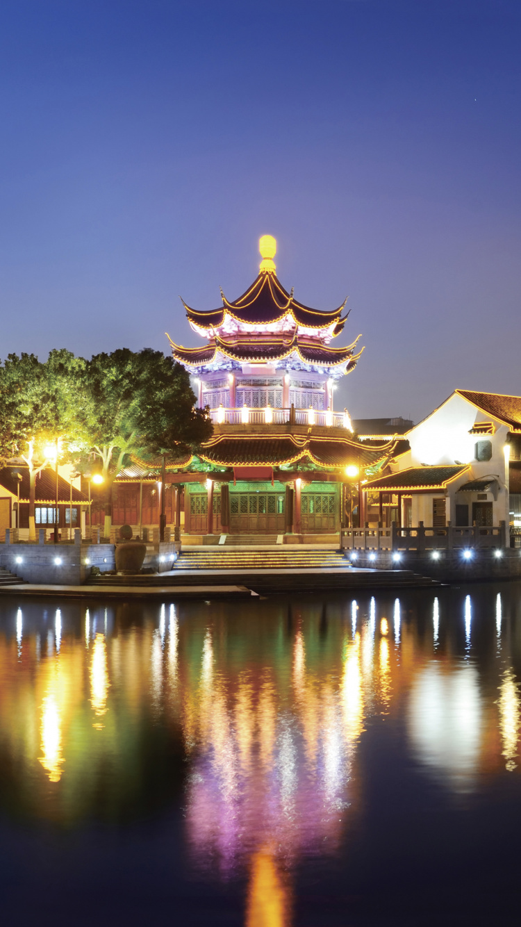 Обои Классические сады Сучжоу, ориентир, отражение, вода, ночь в разрешении 750x1334