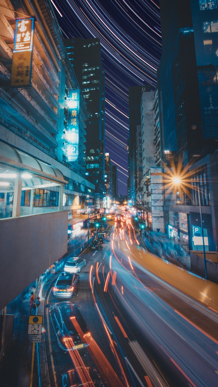 Обои здание, автомобильное освещение, инфраструктура, небоскреб, электричество в разрешении 720x1280