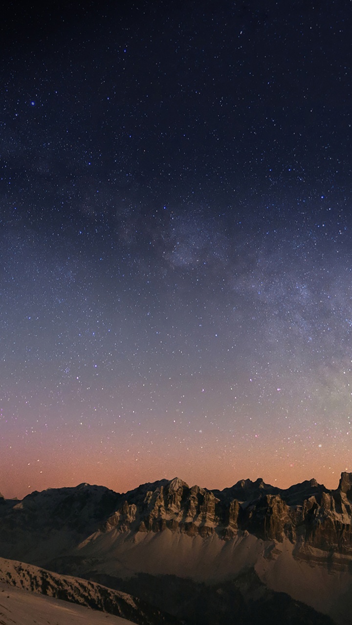 Обои LG, LG Q70, телефон, ночь, астрономический объект в разрешении 720x1280