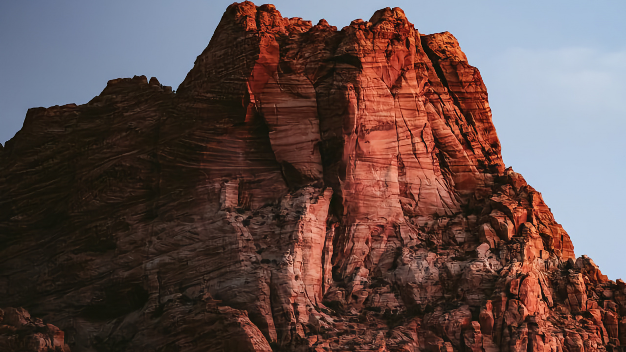 Обои облако, гора, коренная порода, природный ландшафт, дерево в разрешении 1280x720