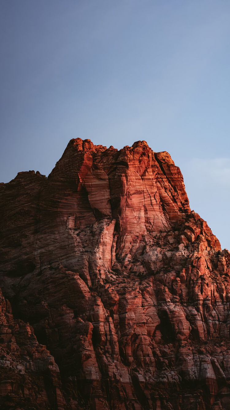 Обои облако, гора, коренная порода, природный ландшафт, дерево в разрешении 750x1334