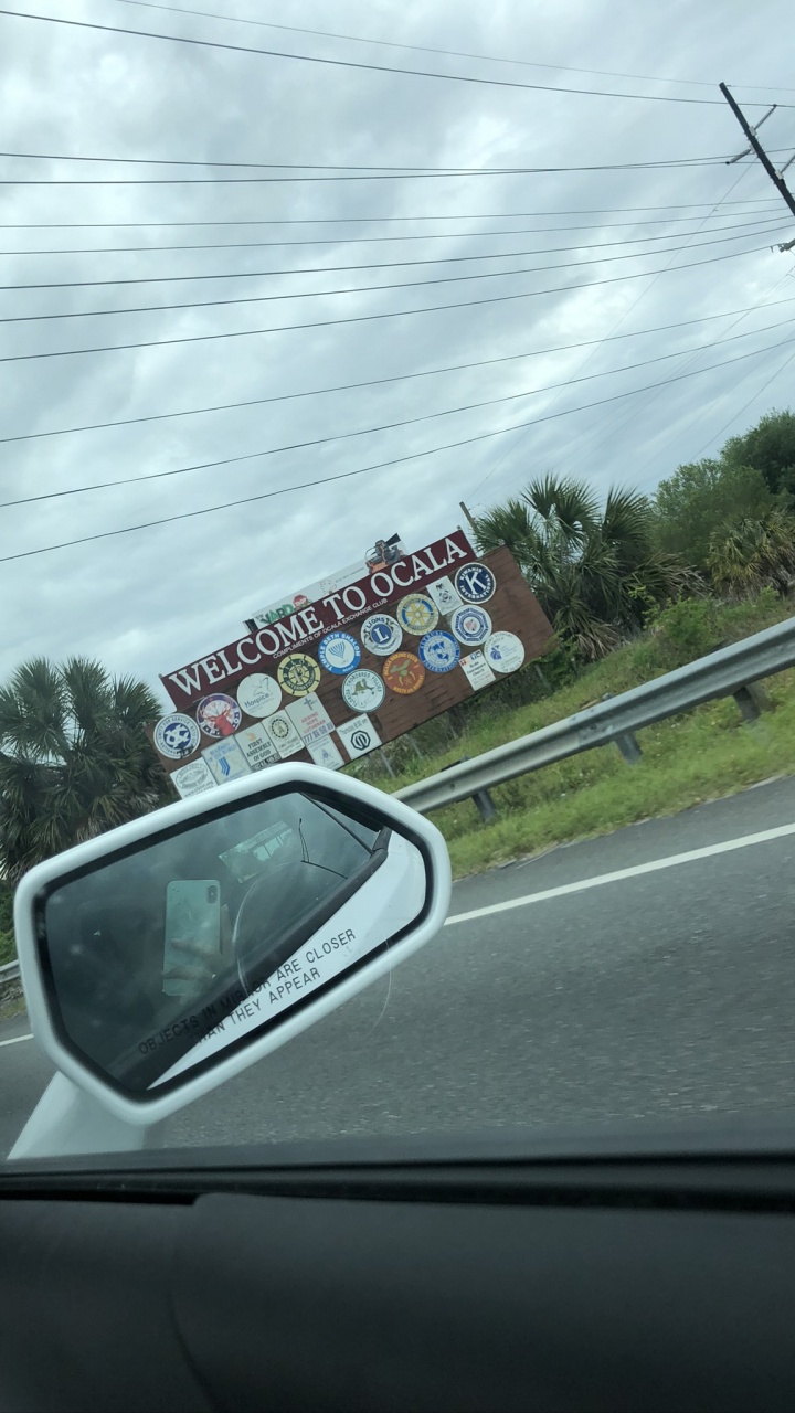 Обои ветровое стекло, Король, компактный автомобиль, автомобильное зеркало, стекло в разрешении 720x1280