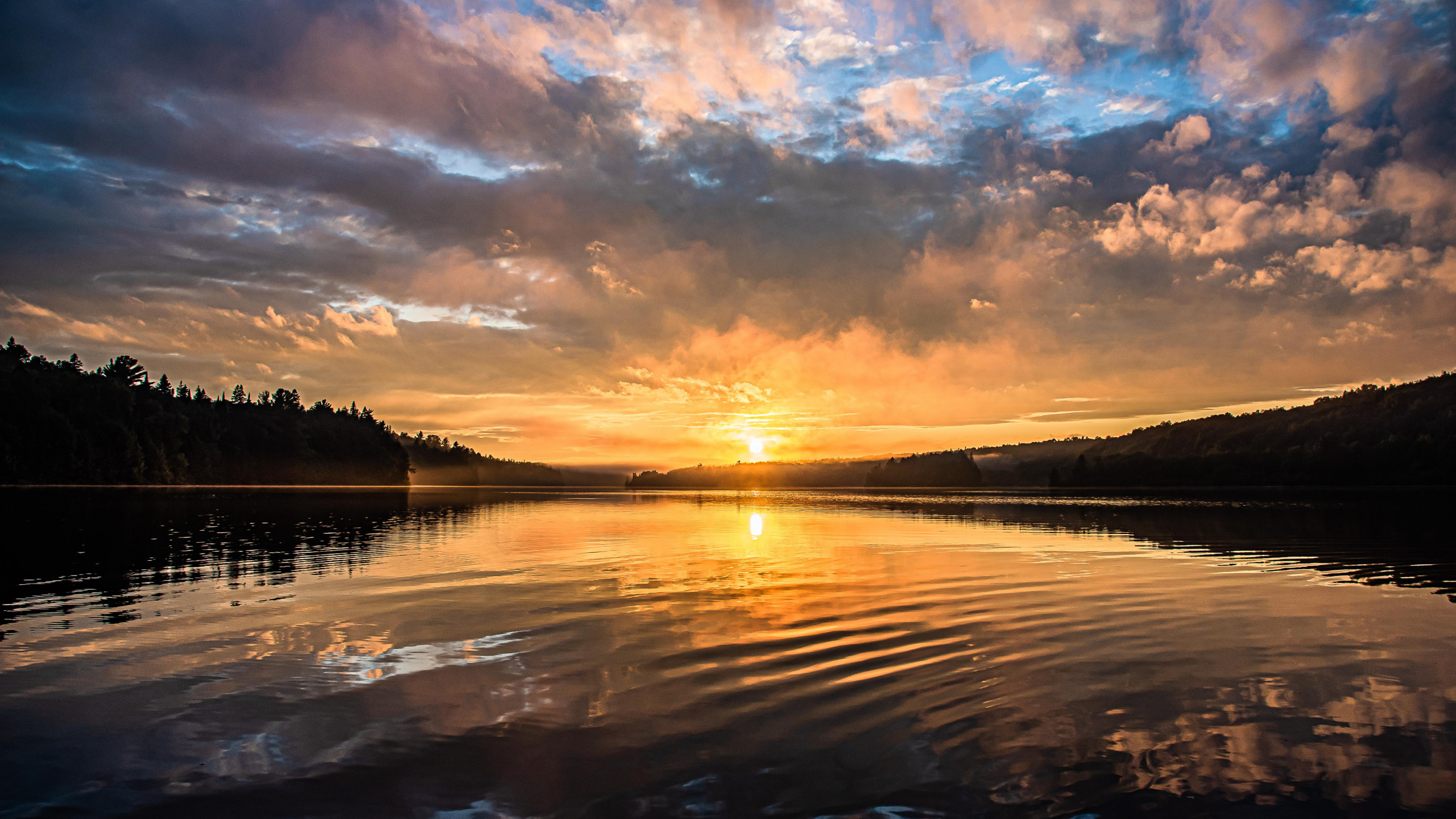 Обои закат, облако, вода, атмосфера, послесвечение в разрешении 2560x1440