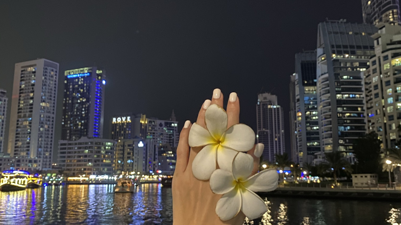 Обои отражение, небоскреб, вода, башня, ночь в разрешении 1280x720