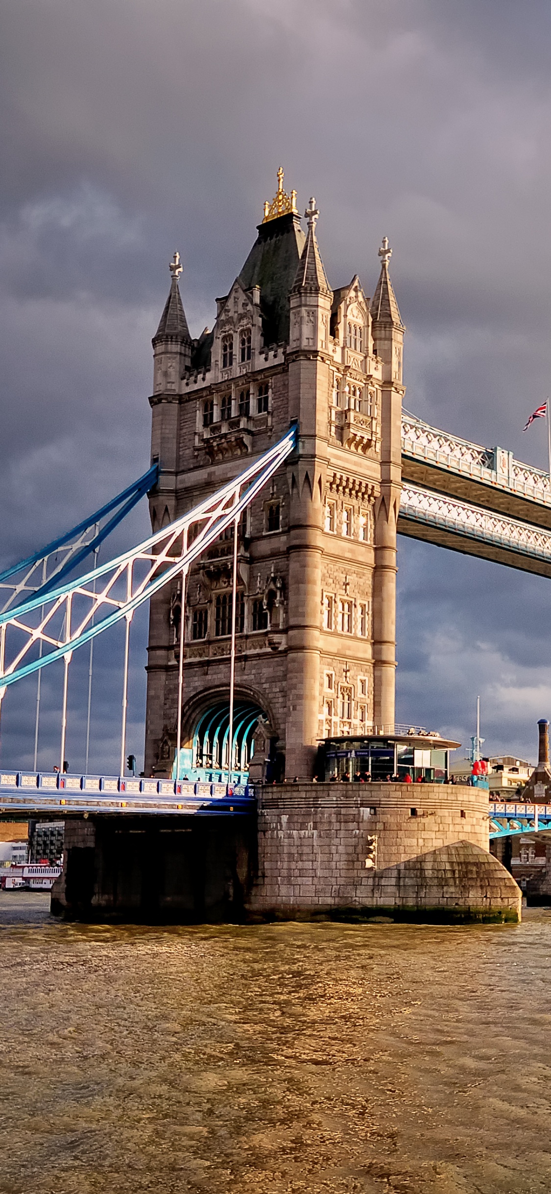 Обои тауэрский мост, достопримечательность, путешествие, мост, ориентир в разрешении 1125x2436