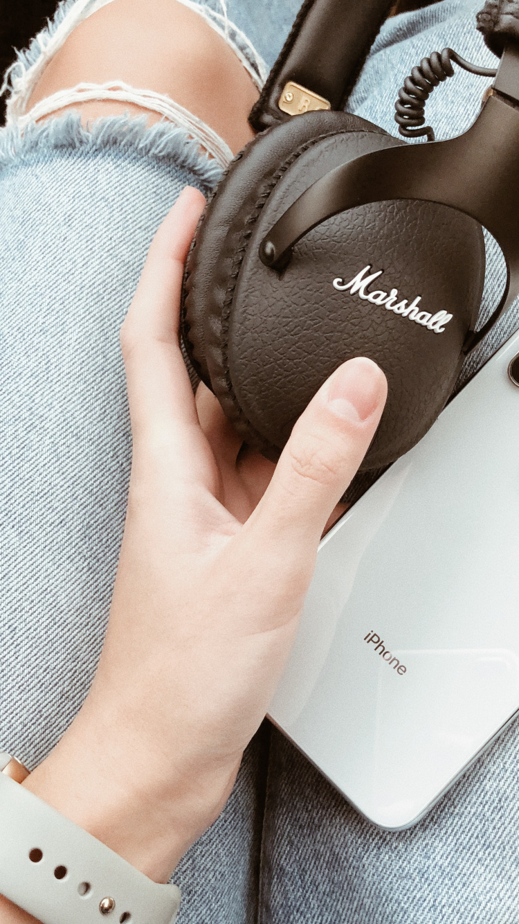 Обои Маршалл, iPhone, стек Маршалла, наушники, палец в разрешении 750x1334