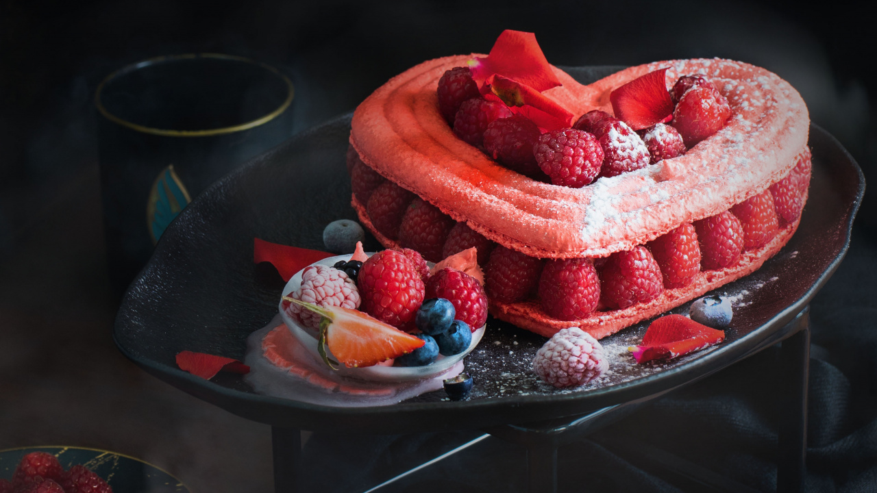 Обои конфета, пища, красный цвет, ягоды, натюрморт в разрешении 1280x720