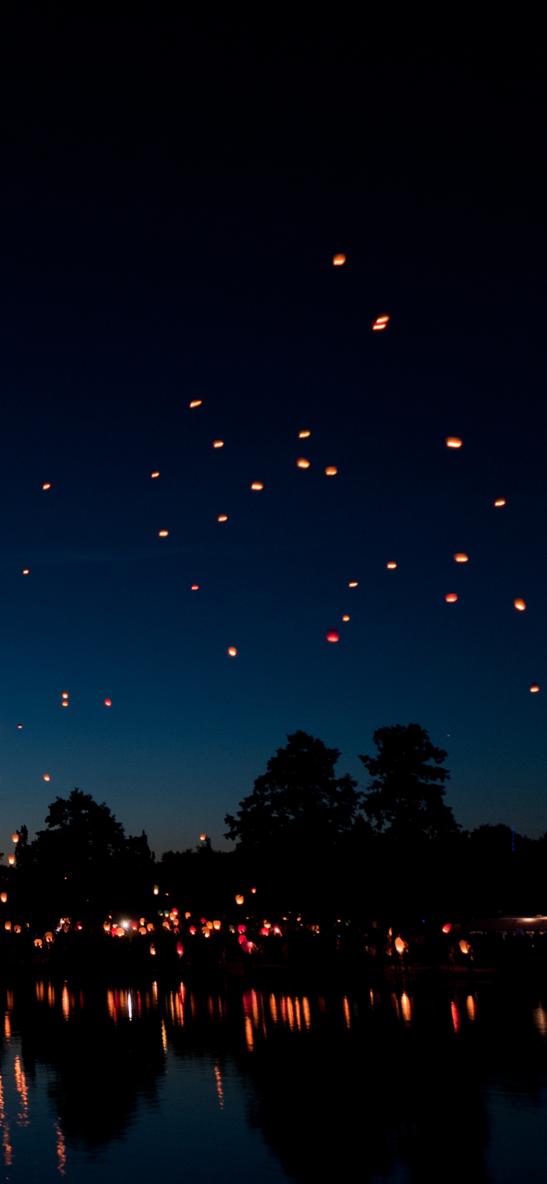 Обои природа, ночь, вода, атмосфера, космос в разрешении 1125x2436