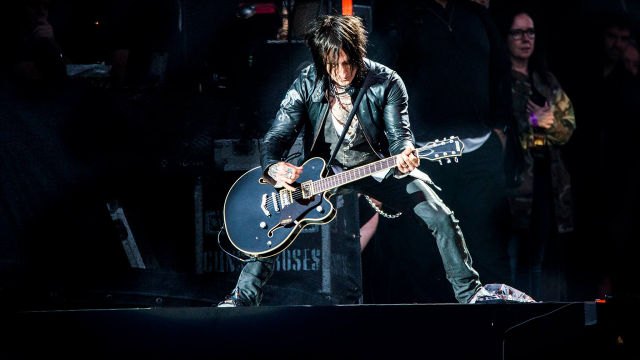 Обои басист, струнный инструмент, гитара, басгитара, концерт в разрешении 1280x720