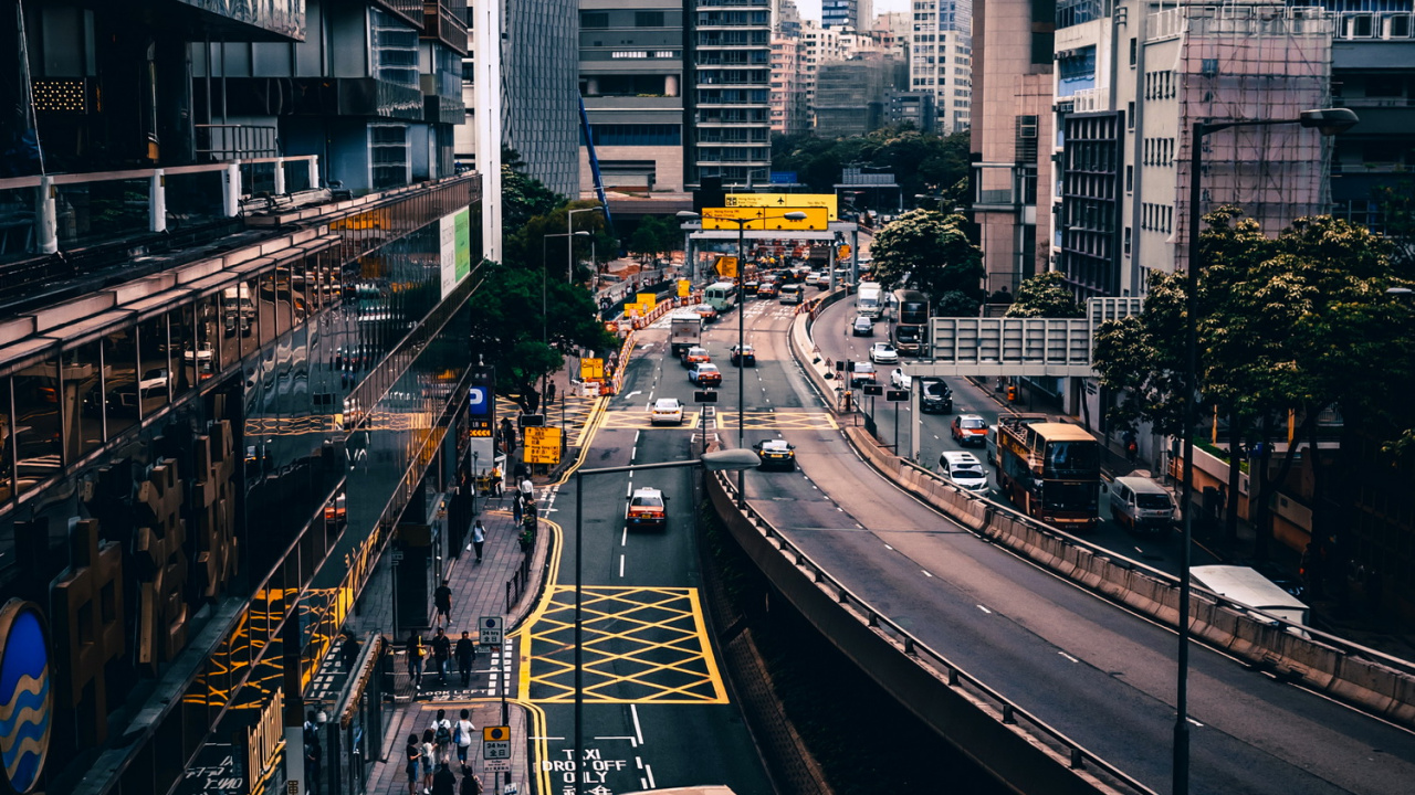 Обои Банк, здание, небоскреб, легковые автомобили, автобус в разрешении 1280x720