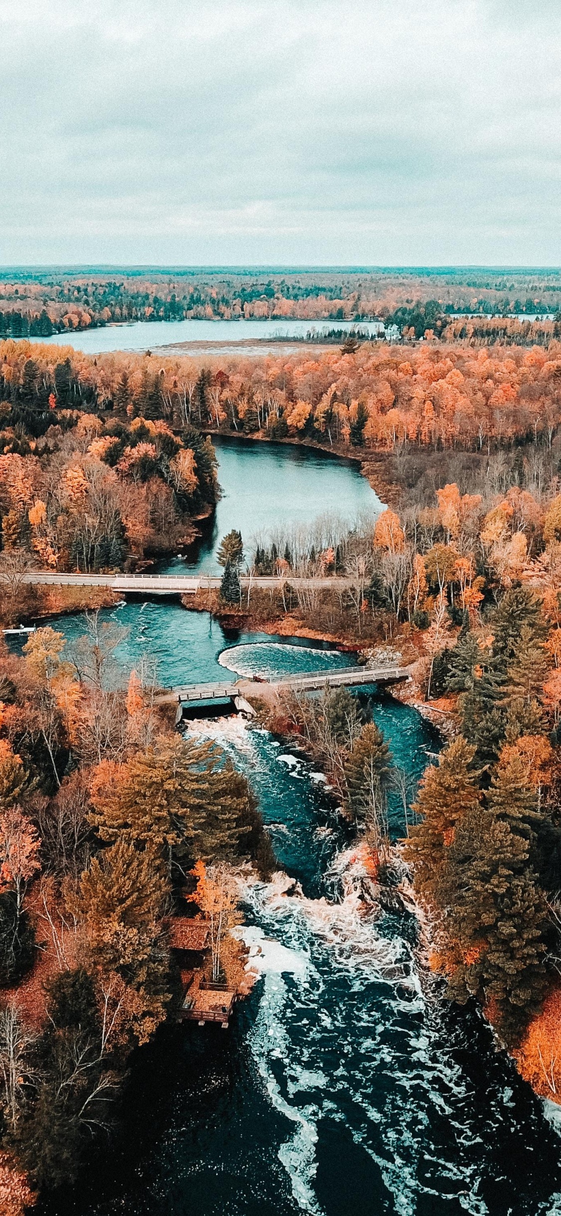 Обои пейзаж, облако, вода, растение, растительное сообщество в разрешении 1125x2436