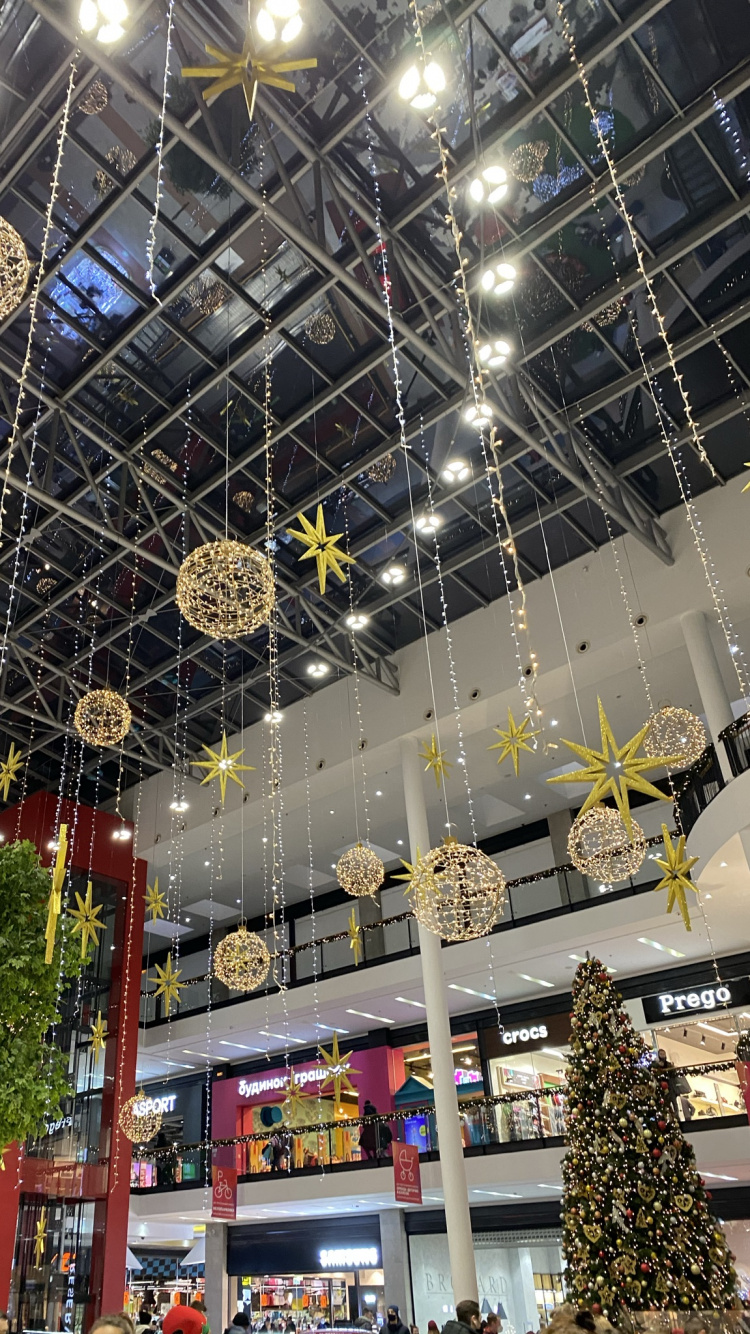 Обои торговый центр, освещение, потолок, дизайн интерьера, осветительная арматура в разрешении 750x1334