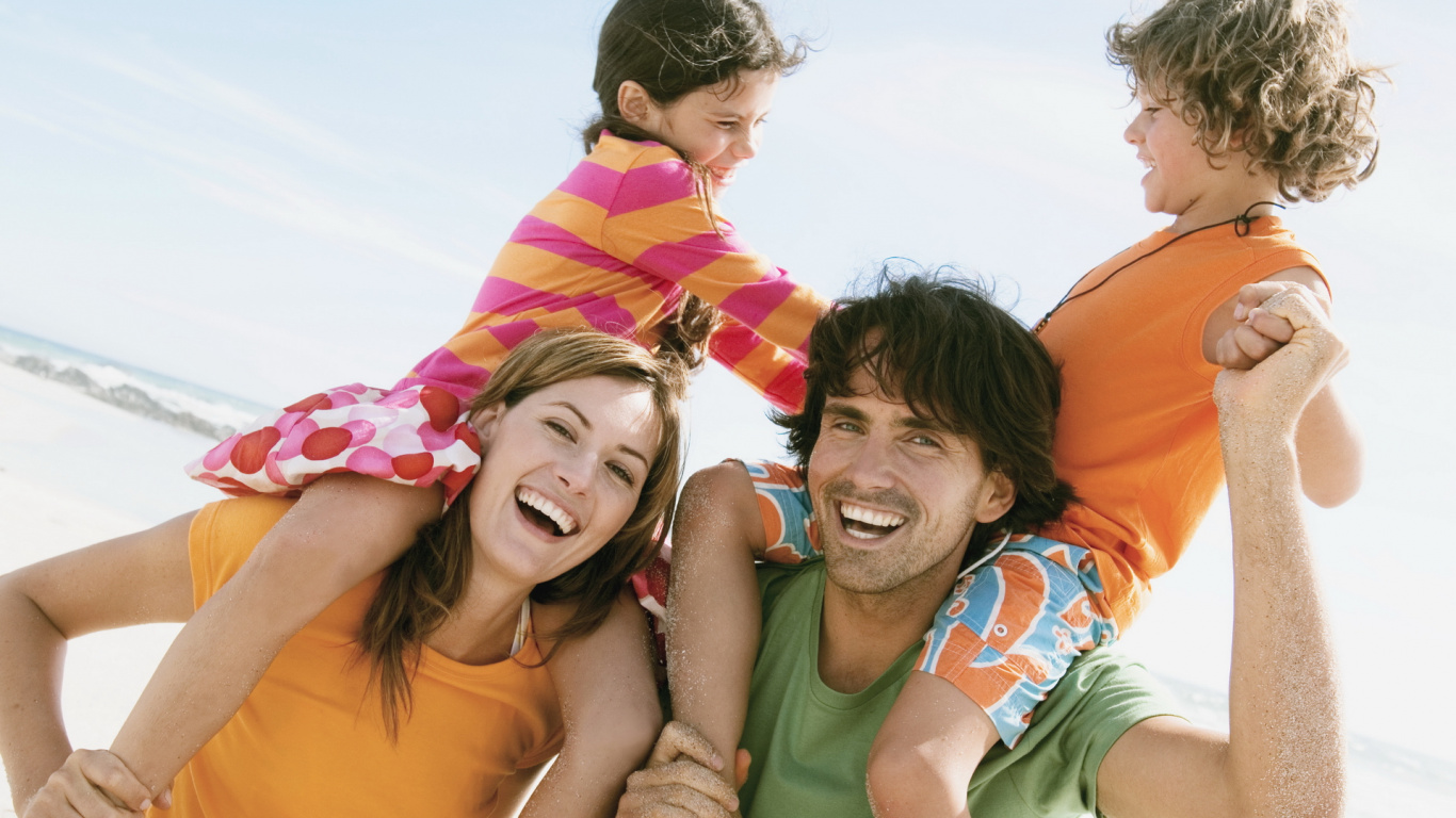 Обои семья, родитель, люди, забава, дружба в разрешении 1366x768