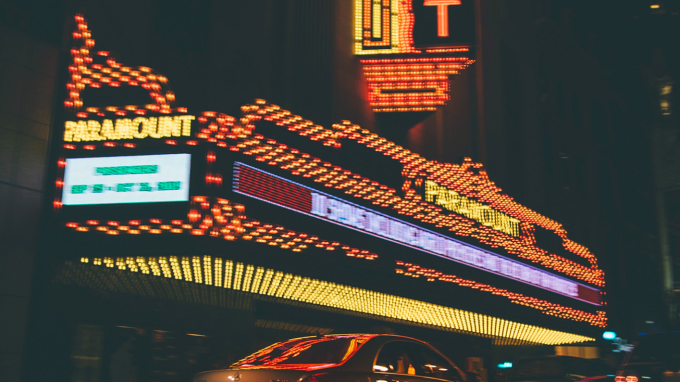 Обои Boston Common, здание, автомобильное освещение, электричество, электронные табло в разрешении 1366x768