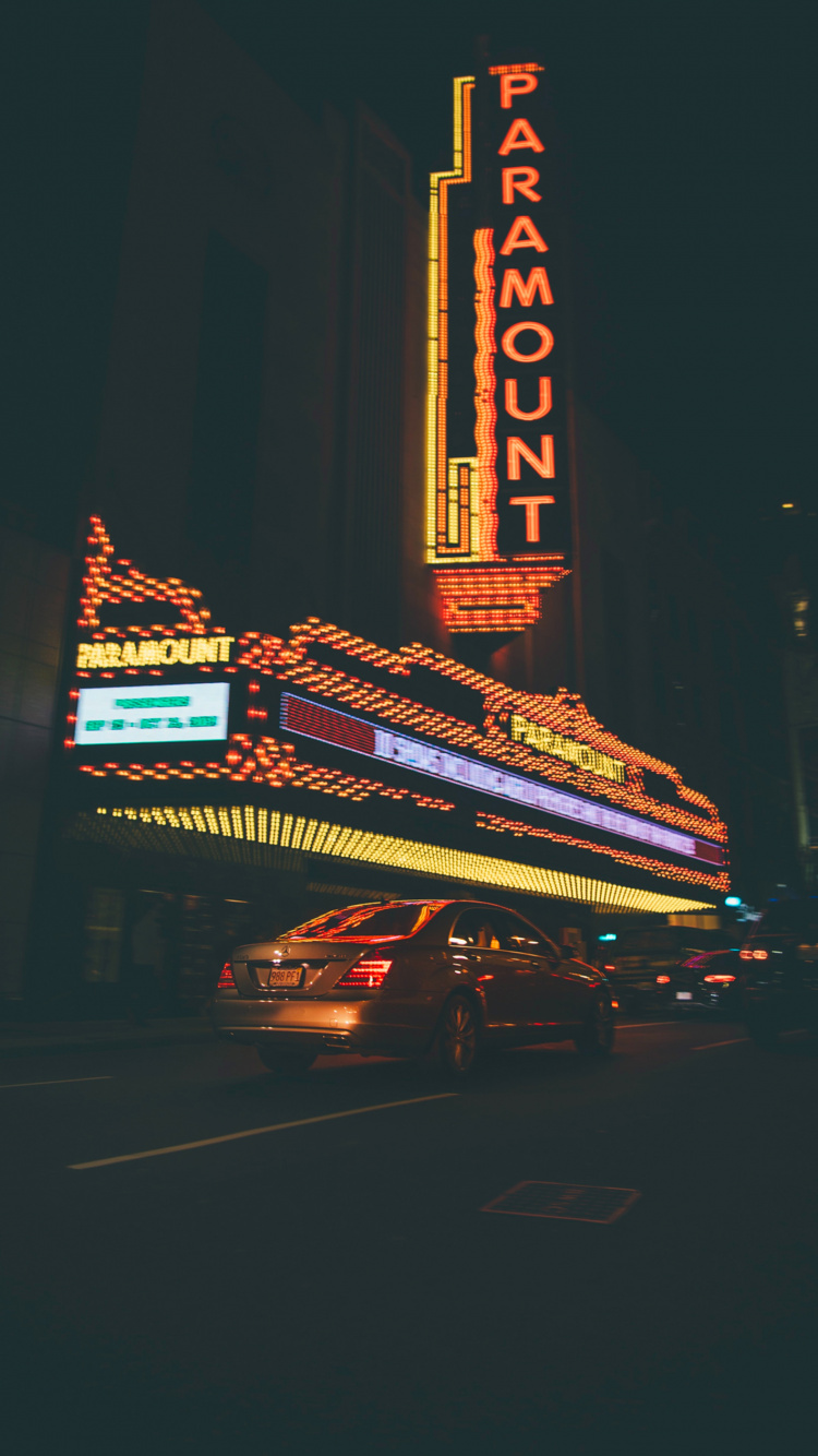 Обои Boston Common, здание, автомобильное освещение, электричество, электронные табло в разрешении 750x1334