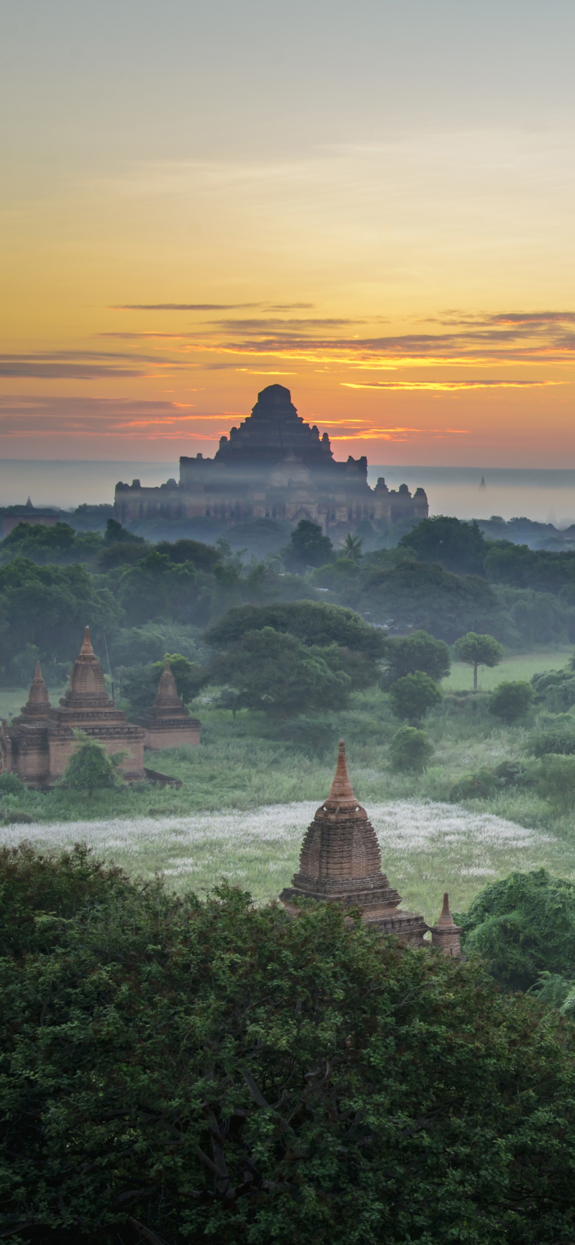 Обои природа, утро, восход солнца, туман, храм в разрешении 1125x2436