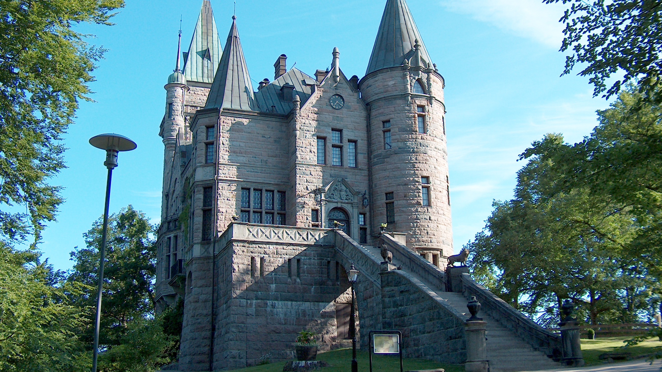 Обои ВКЛЮЧАЮТ СЛОТТ, замок, средневековая архитектура, здание, величественный дом в разрешении 2560x1440