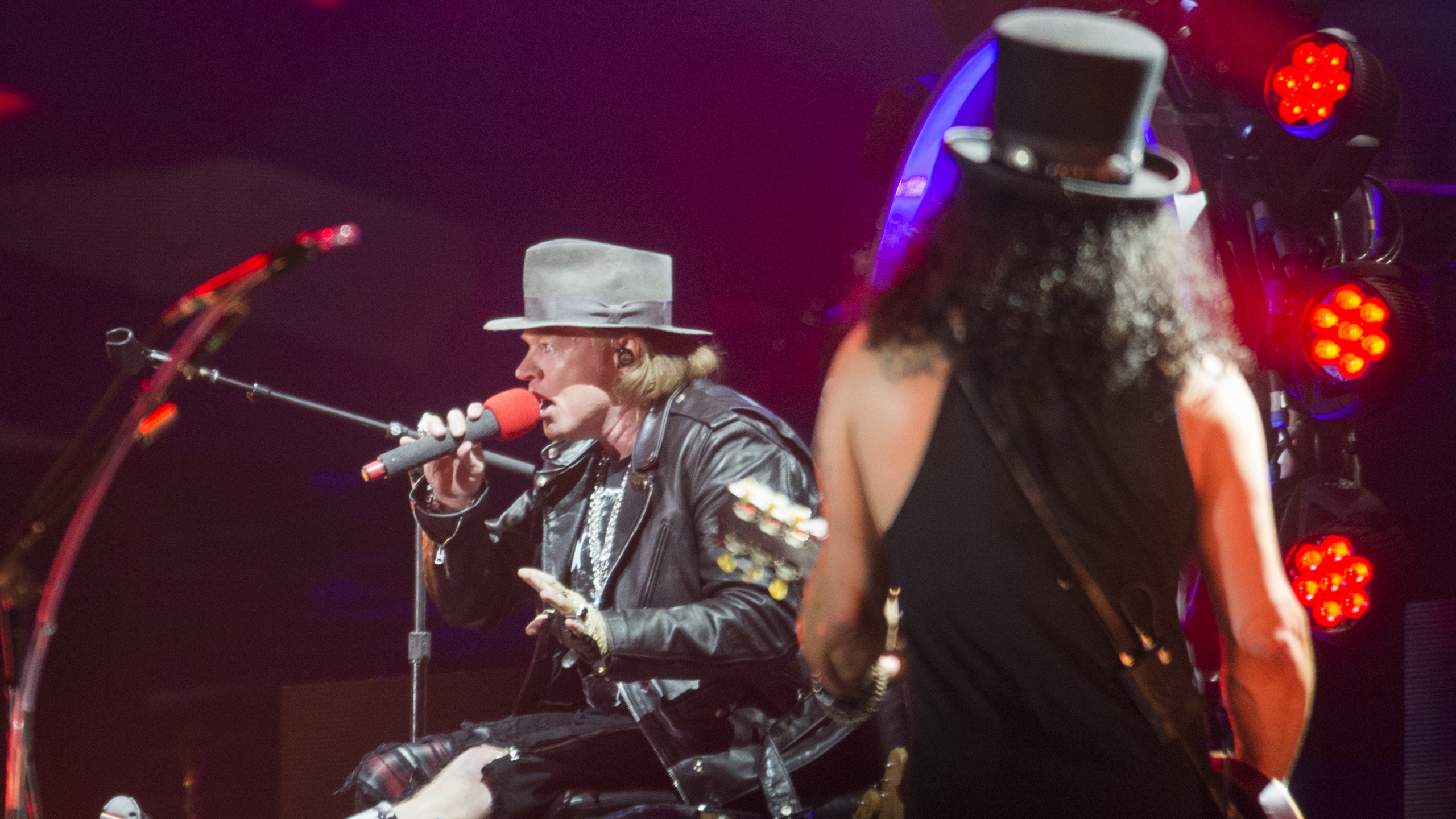 Обои музыкальный исполнитель, рокконцерт, музыкальный ансамбль, музыкант, концерт в разрешении 2560x1440