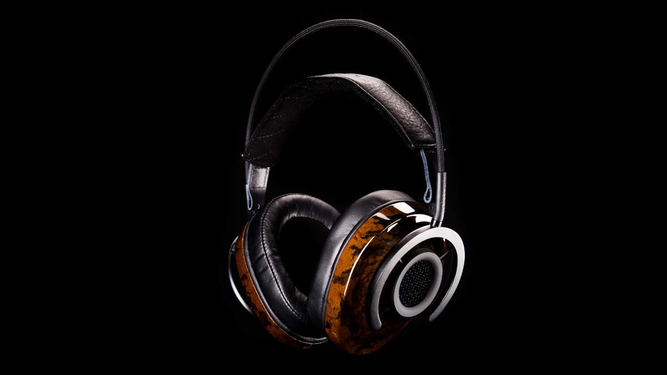 Обои наушники, гаджет, звуковое оборудование, технологии, электронное устройство в разрешении 1366x768