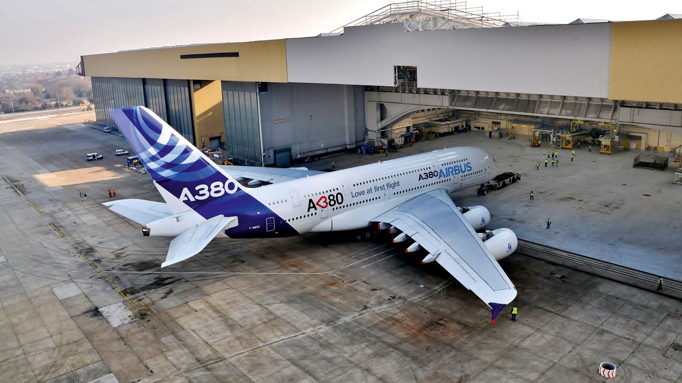 Обои Аэробус а380, Аэробус, самолет, самолеты, авиалайнер в разрешении 1366x768