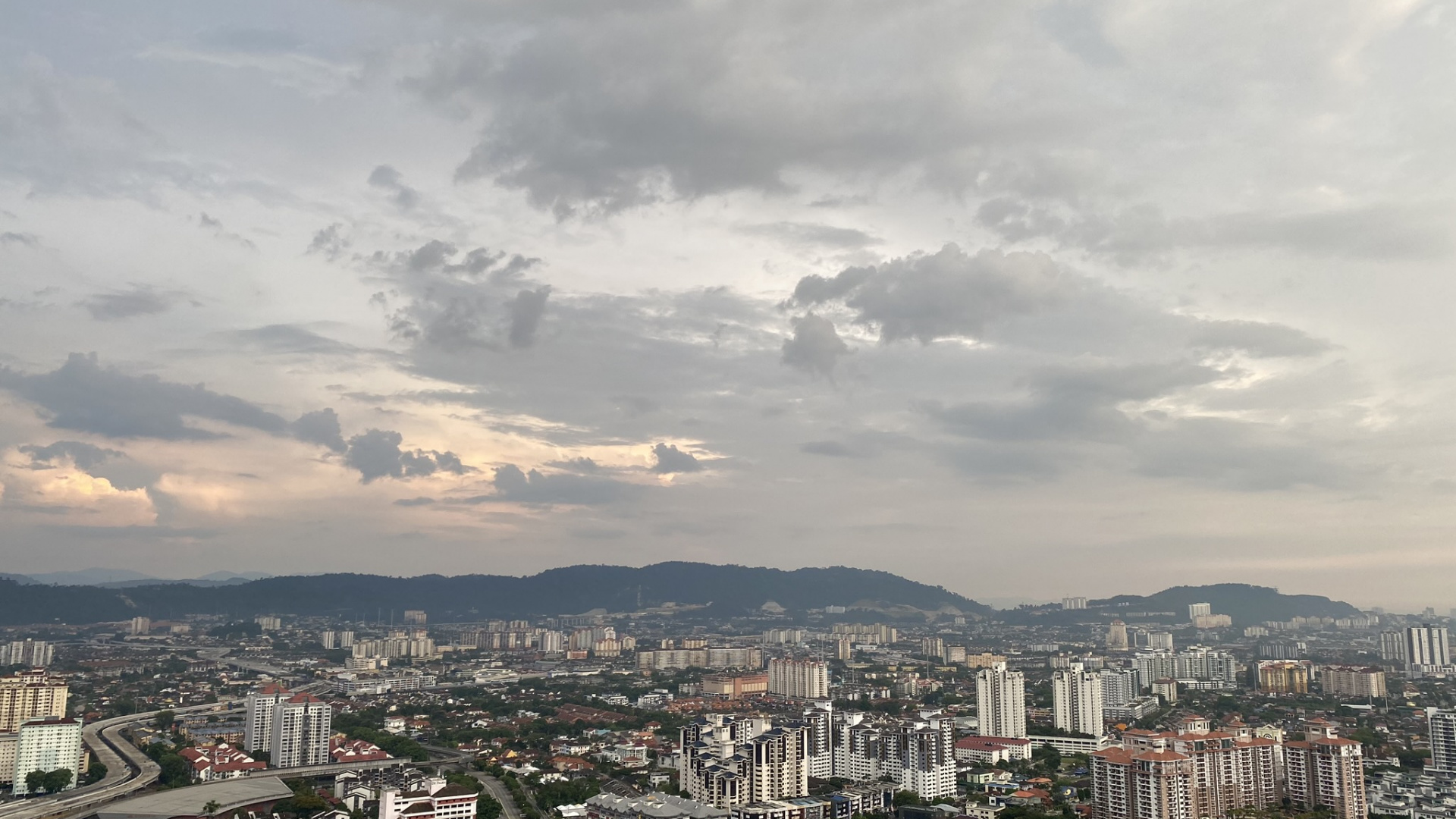 Обои дневное время, облако, жилой район, соседство, город в разрешении 1920x1080