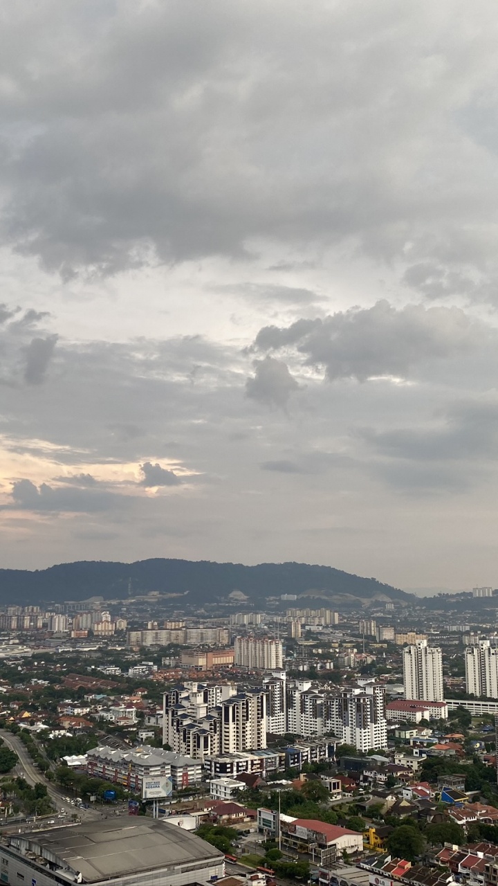 Обои дневное время, облако, жилой район, соседство, город в разрешении 720x1280