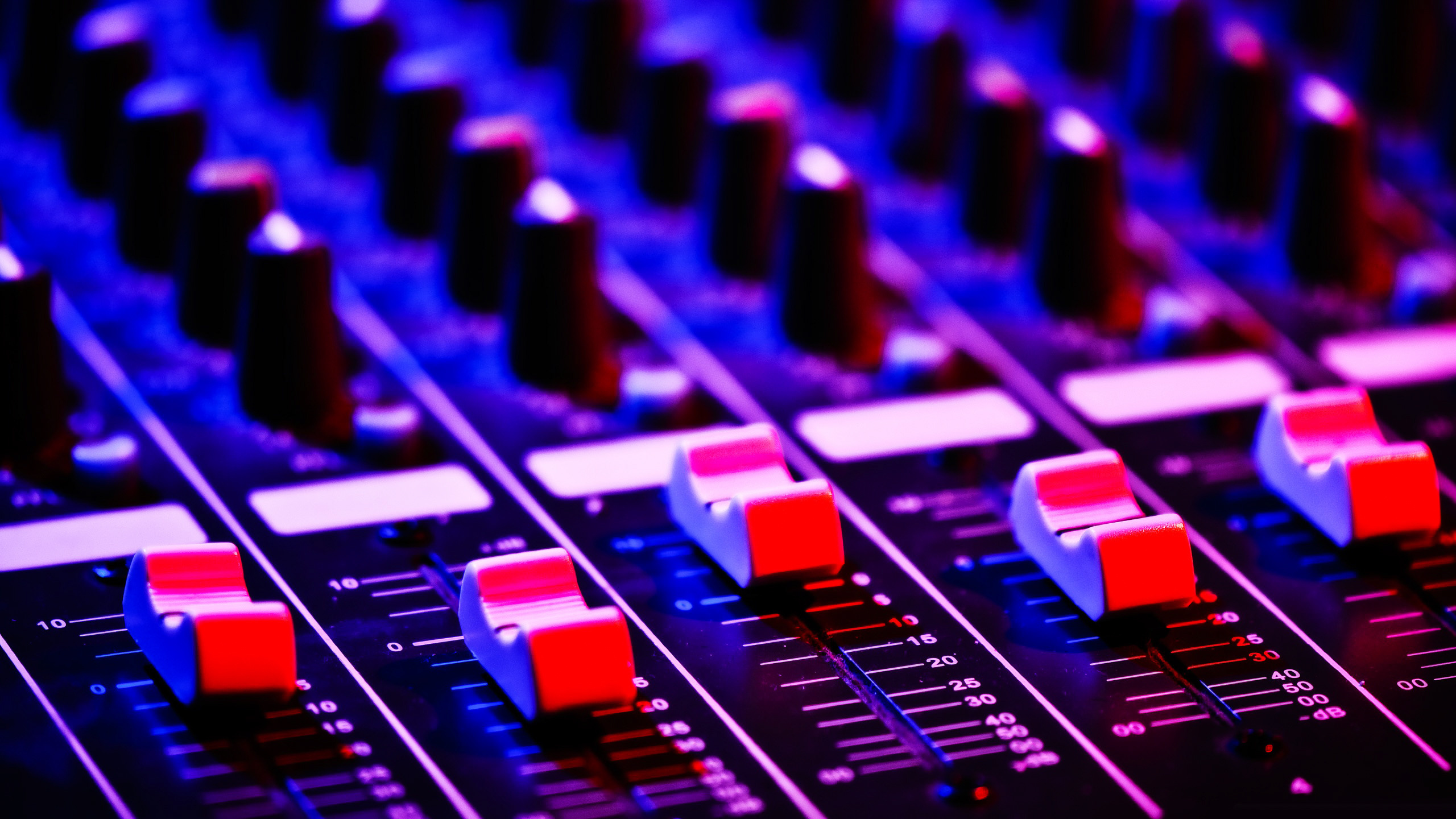 Обои микшерный пульт, электроника, технологии, электронный инструмент, диск жокей в разрешении 2560x1440