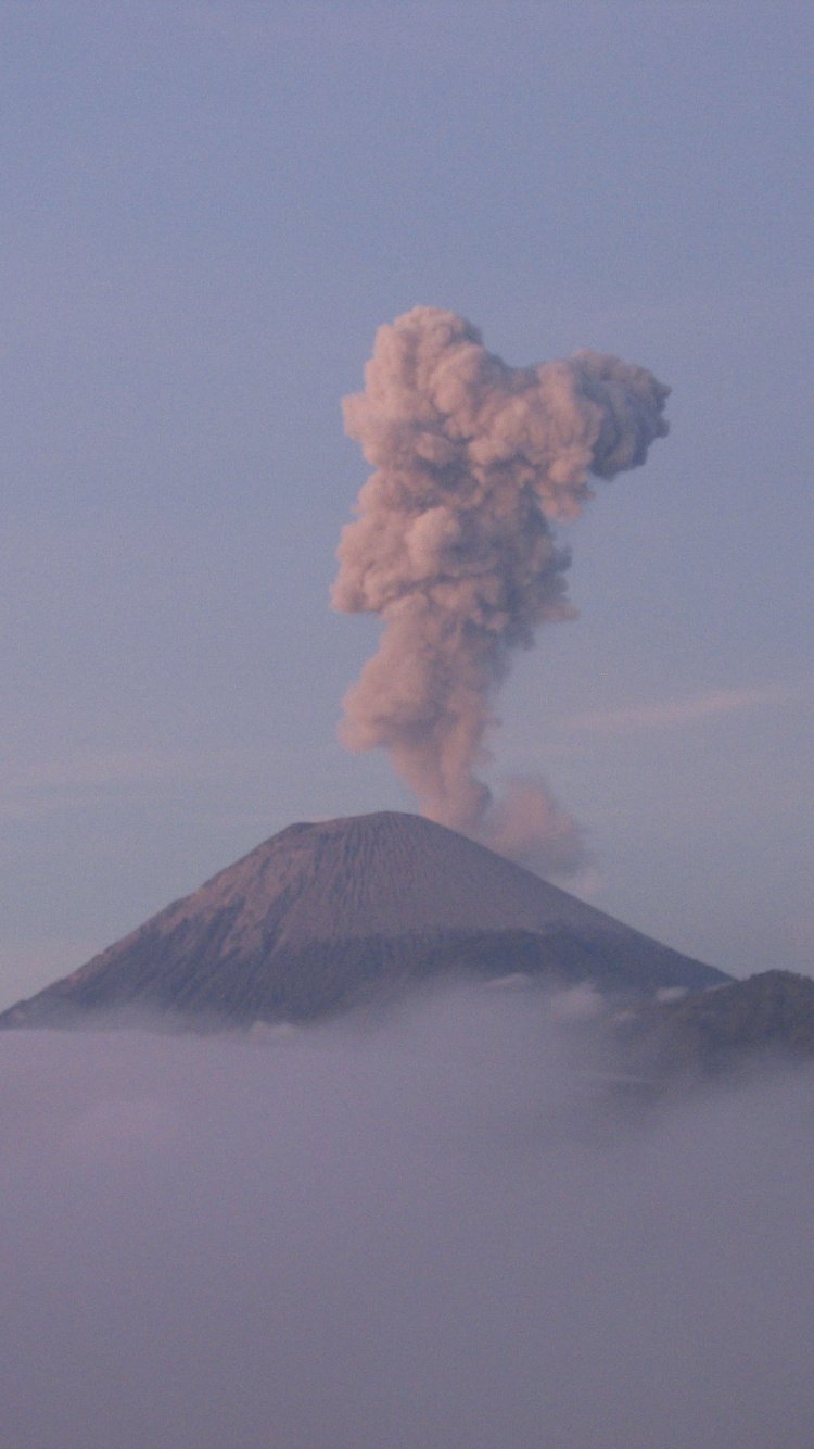 Обои типы вулканических извержений, стратовулкан, вулкан, лава, подводные вулканы в разрешении 750x1334
