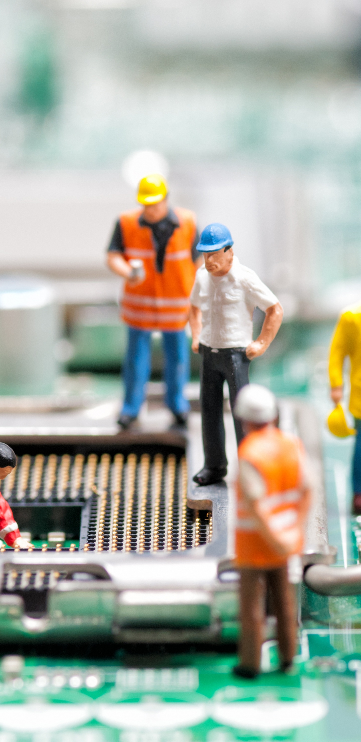 Обои электроника, технологии, технология, печатная плата, игрушка в разрешении 1440x2960