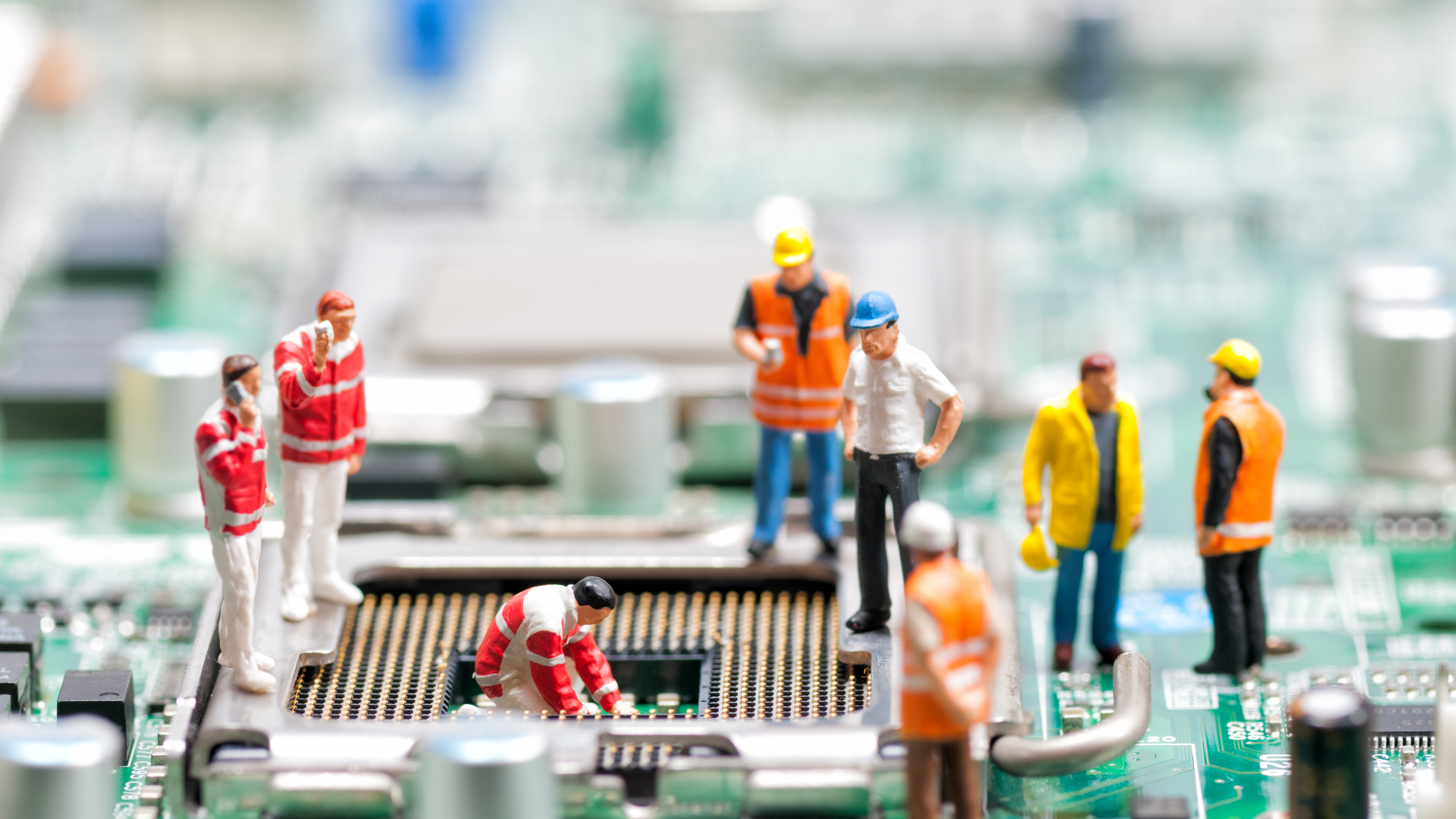 Обои электроника, технологии, технология, печатная плата, игрушка в разрешении 7680x4320