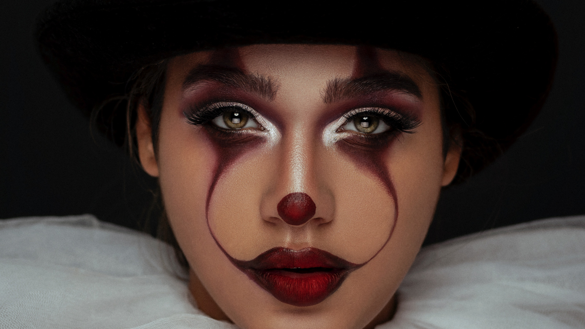 Обои головной убор, лицо, леди, нос, клоун в разрешении 1920x1080