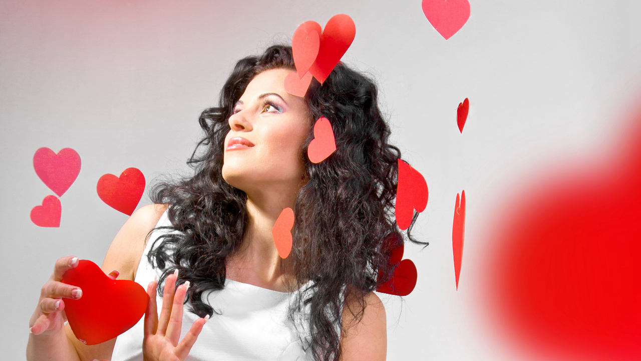 Обои День Святого Валентина, губа, длинные волосы, каштановые волосы, платье в разрешении 1280x720