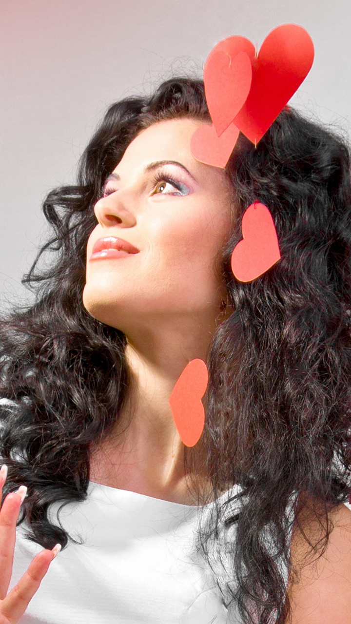 Обои День Святого Валентина, губа, длинные волосы, каштановые волосы, платье в разрешении 720x1280