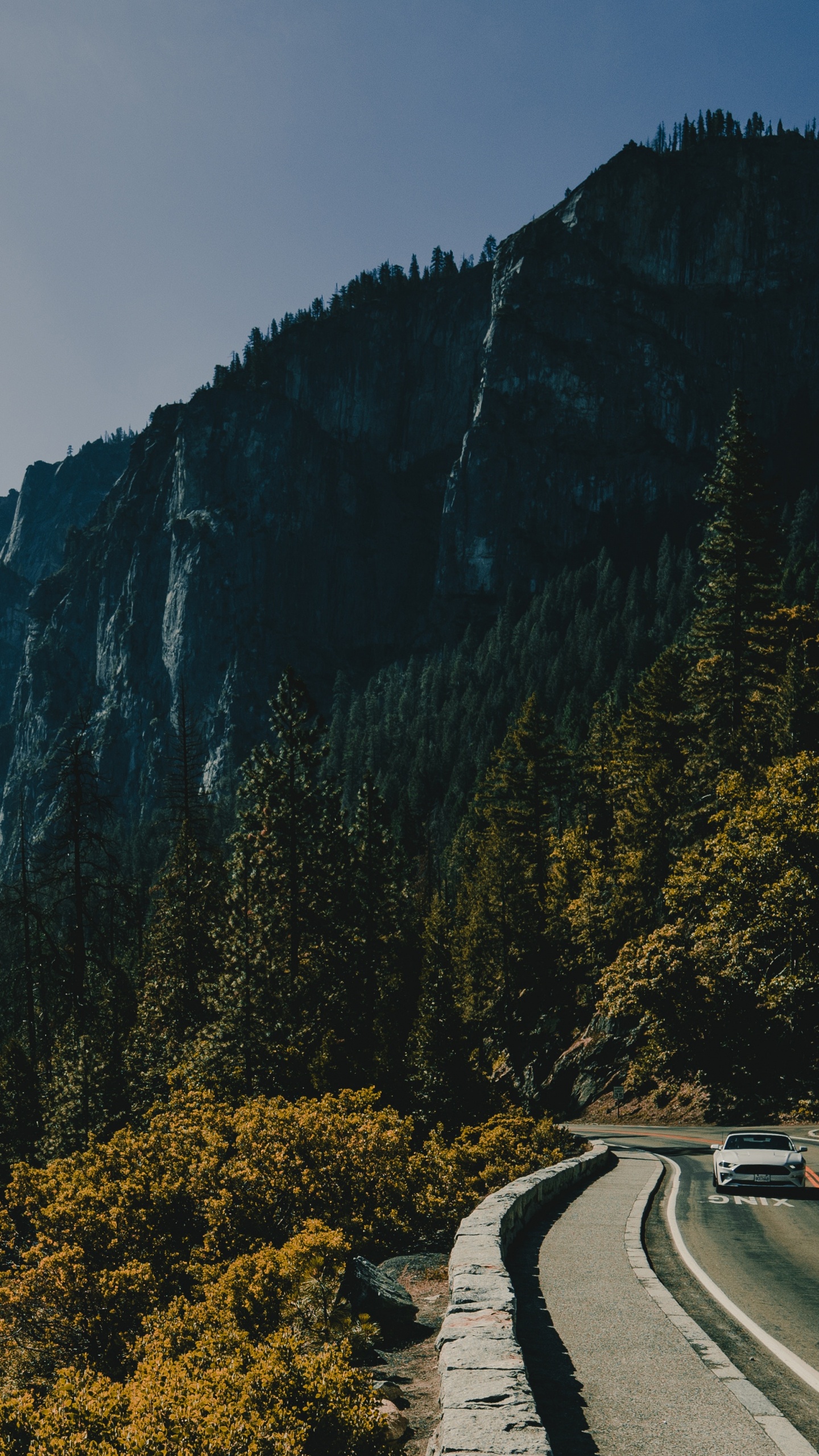 Обои дорога, горный хребет, природа, небо, горная станция в разрешении 1440x2560