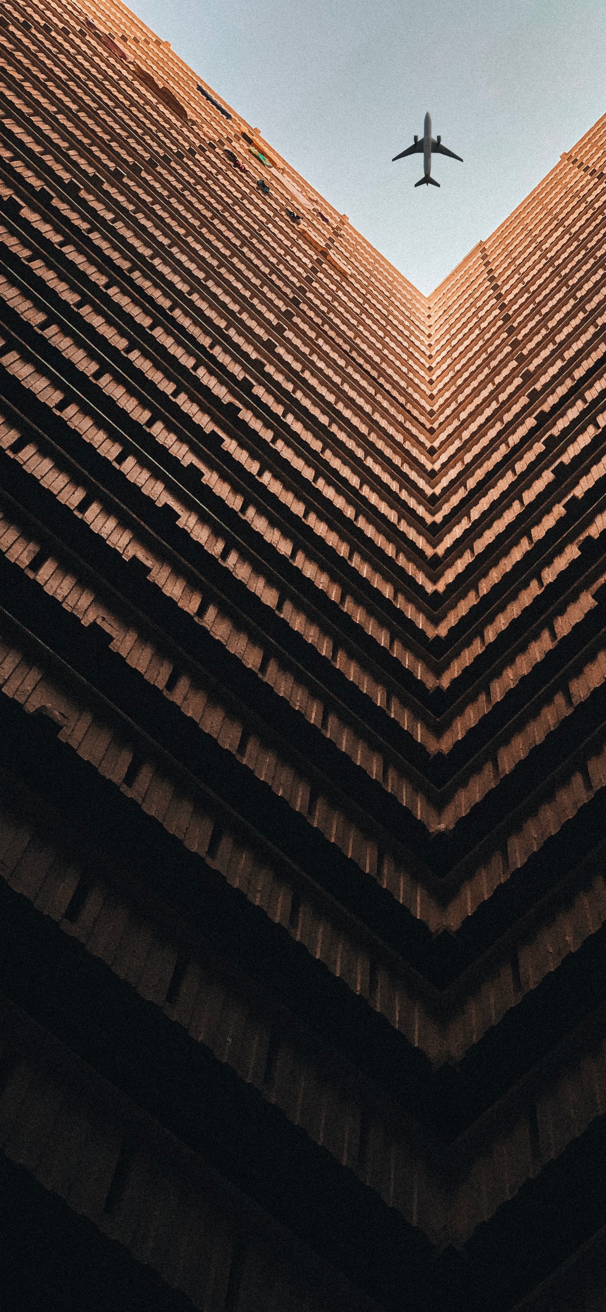 Обои линия, дневное освещение, потолок, Пинг Шек Недвижимости, симметрия в разрешении 1242x2688