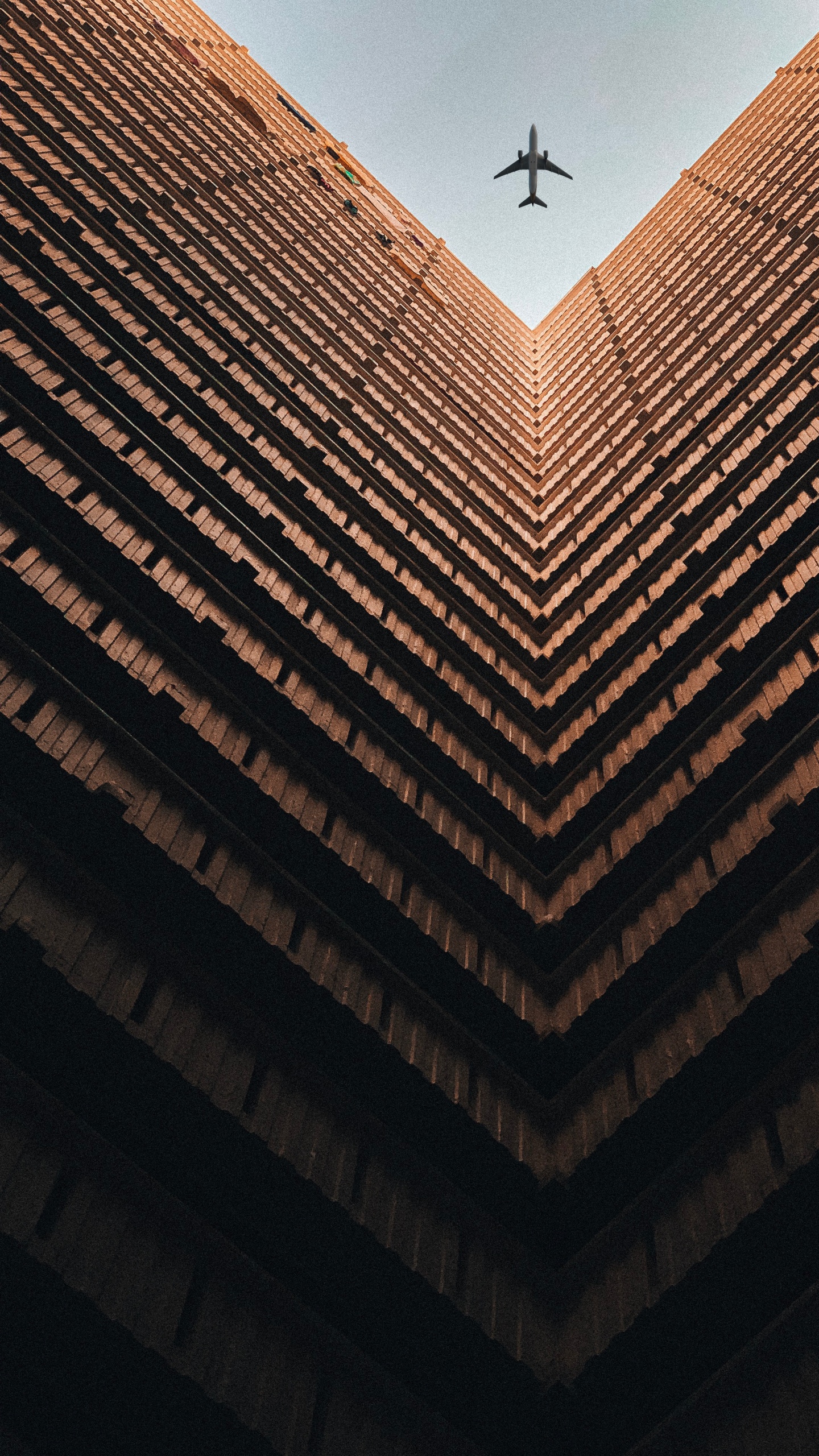 Обои линия, дневное освещение, потолок, Пинг Шек Недвижимости, симметрия в разрешении 1440x2560