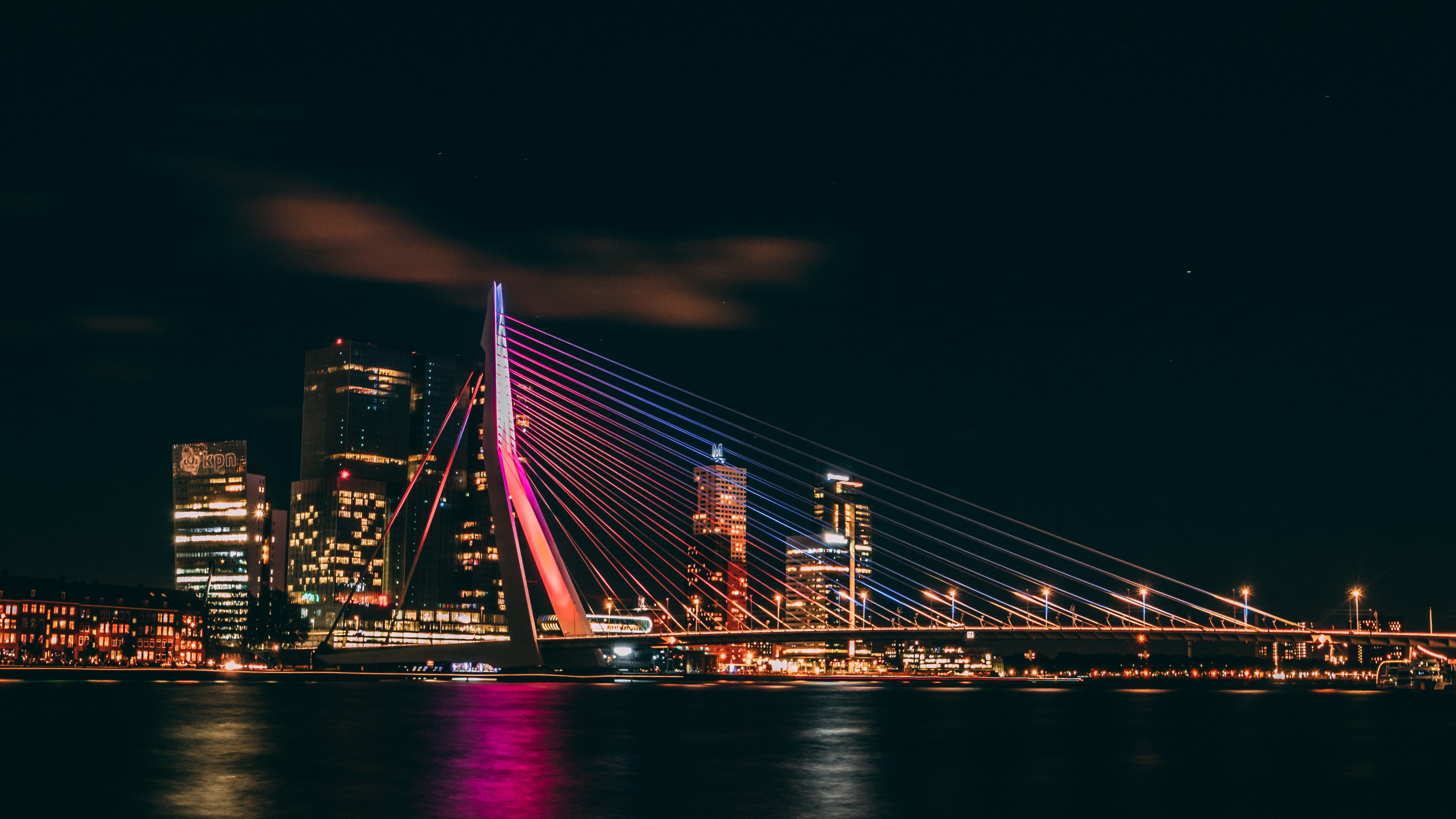 Обои небо, здание, вантовый мост, мост, город в разрешении 3840x2160