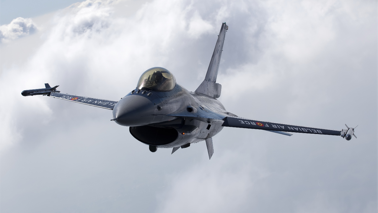 Обои самолеты F 16 Файтинг Фолкон, военный самолет, самолеты, реактивный самолет, самолет в разрешении 1280x720